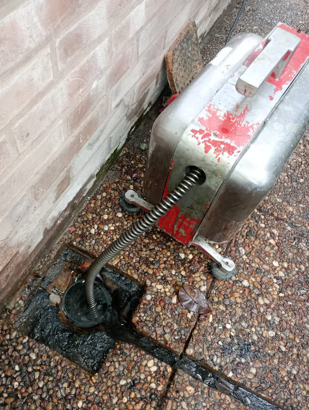 Limpieza pluvial con máquina profesional